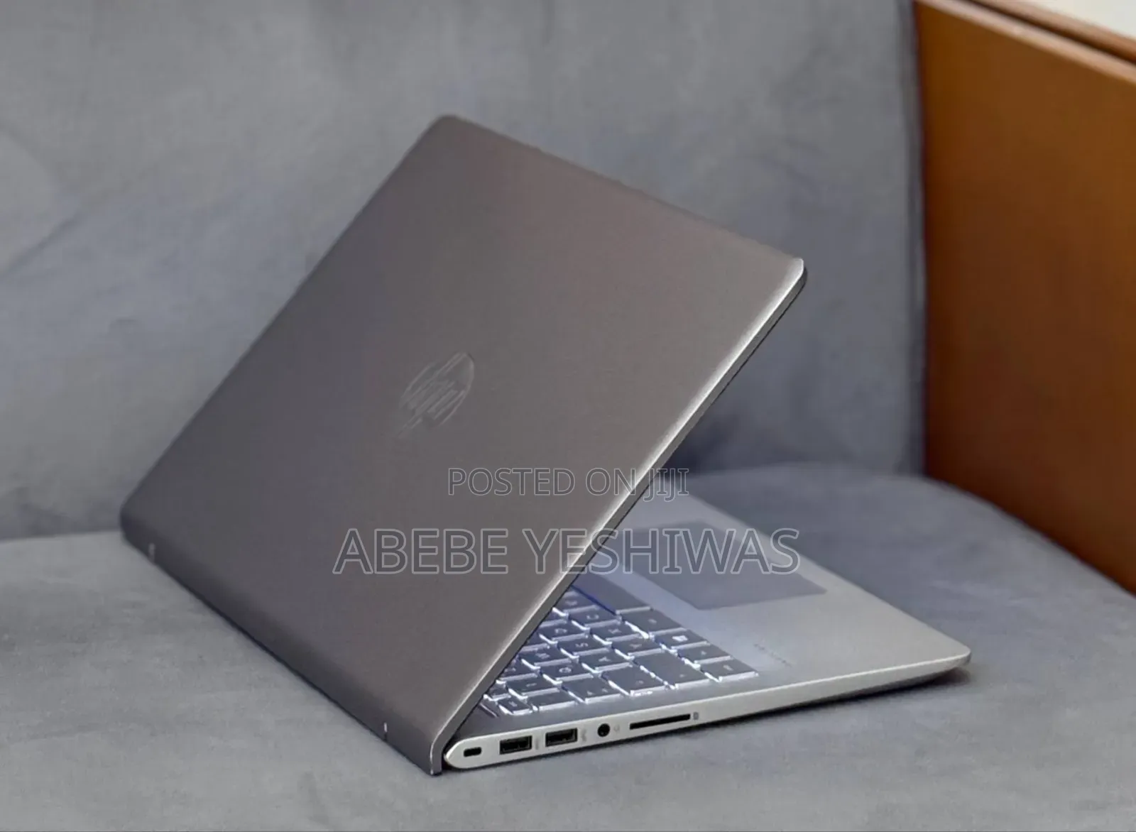 New Laptop HP Pavilion 10 8GB Intel Core i5 SSD 256GB