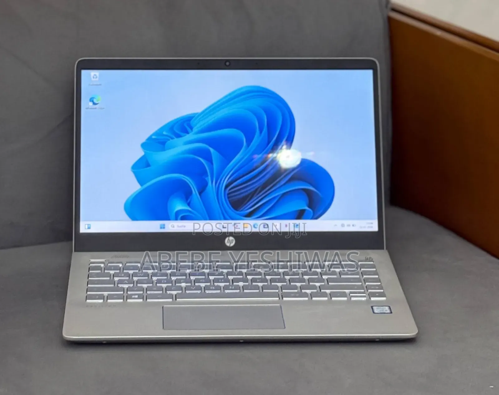 New Laptop HP Pavilion 10 8GB Intel Core i5 SSD 256GB