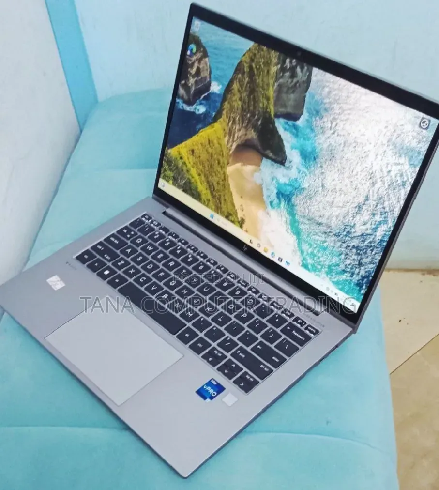 New Laptop HP ZBook Studio G8 16GB Intel Core i7 SSD 512GB