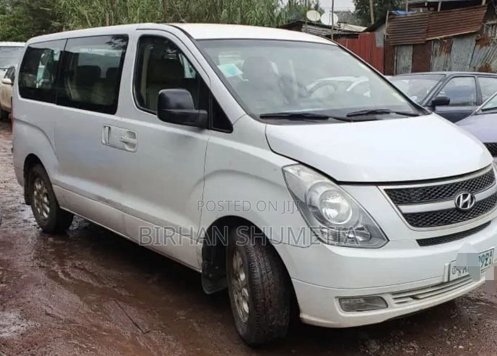 Hyundai H200 2014 White