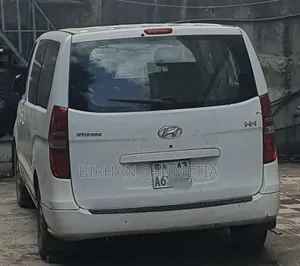 Hyundai H200 2014 White