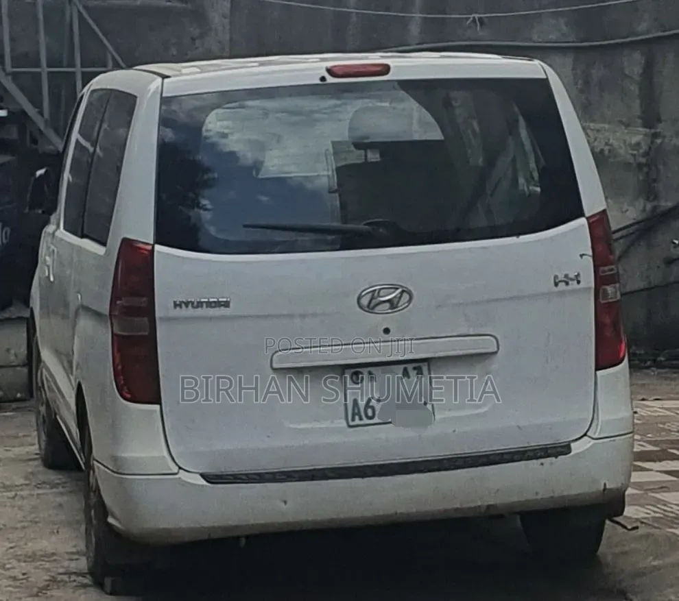 Hyundai H200 2014 White