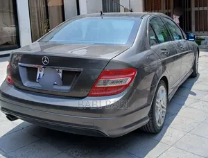 Mercedes-Benz C180 2010 Brown