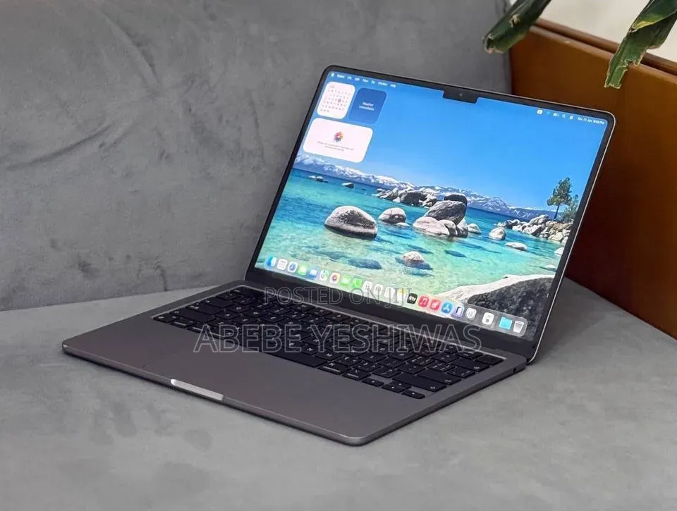 New Laptop Apple MacBook Air 2022 M2 8GB Apple M2 SSD 256GB