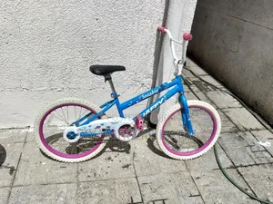 ኦሪጅናል Huffy Seastar የልጆች ብስክሌት — በጥሩ ሁኔታ ላይ ያለ