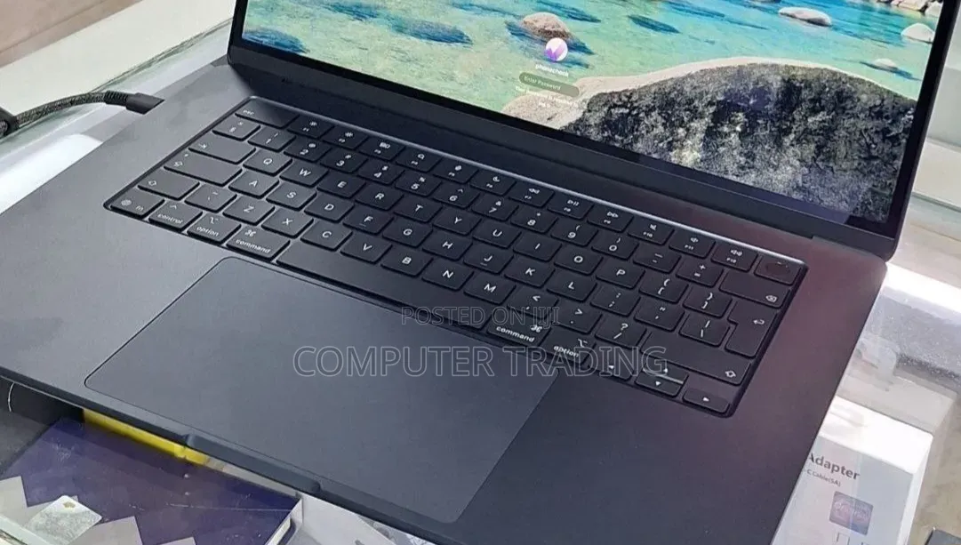 New Laptop Apple MacBook Air 2025 M4 16GB Intel Core i5 SSD 256GB