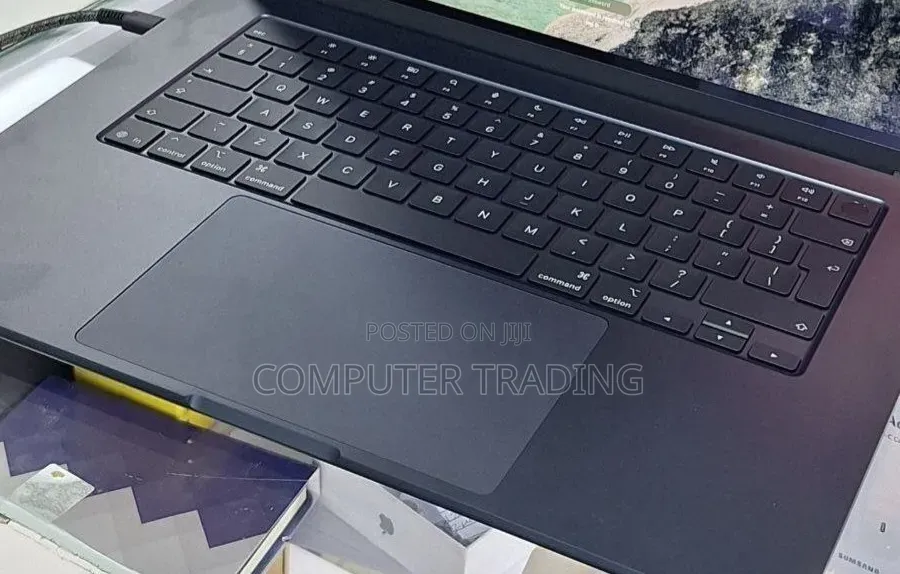 New Laptop Apple MacBook Air 2025 M4 16GB Intel Core i5 SSD 256GB
