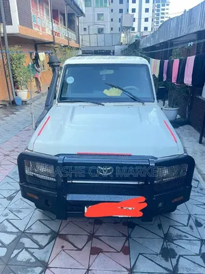 Toyota Land Cruiser 2012 White