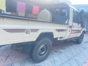 Toyota Land Cruiser 2012 White