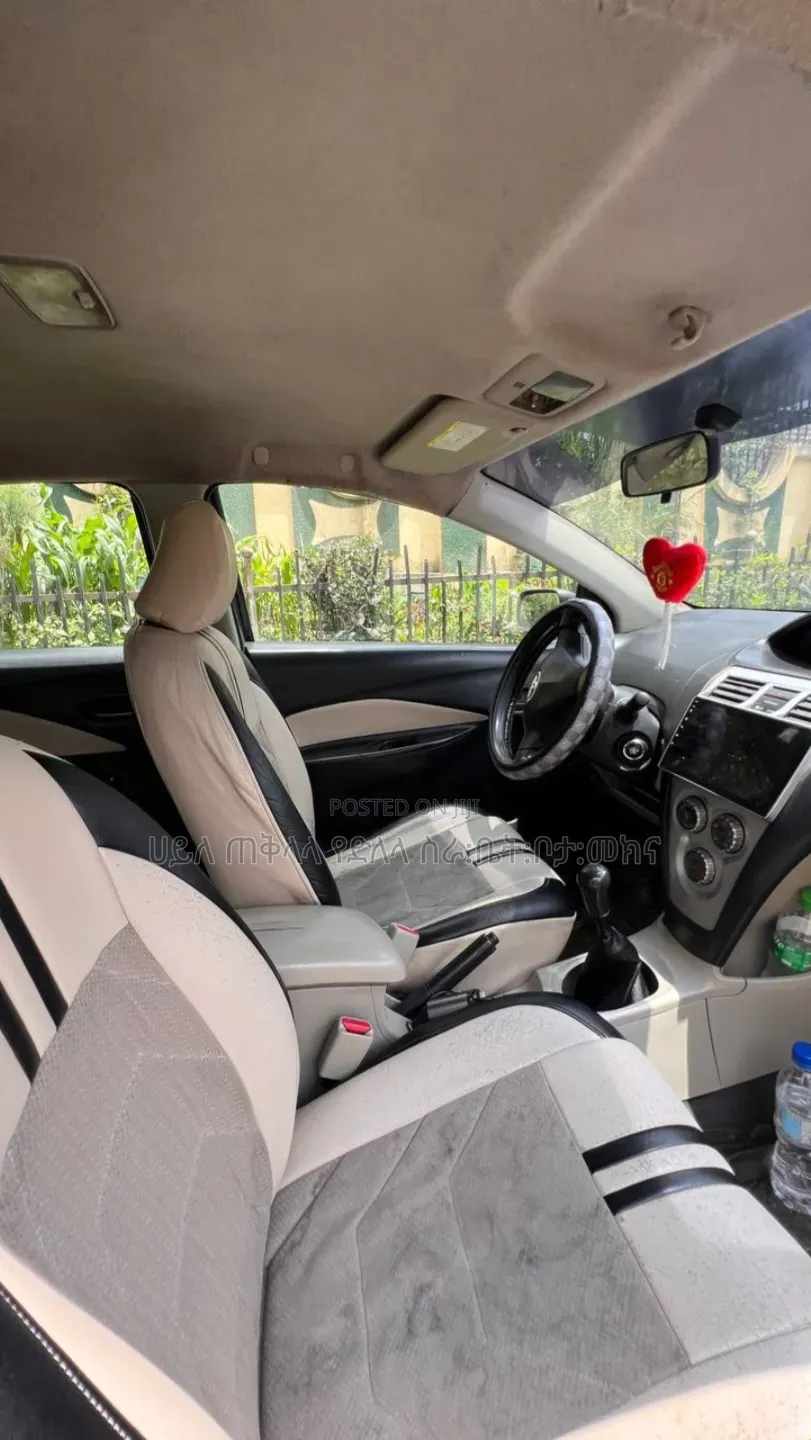 Toyota Yaris 2007 Beige