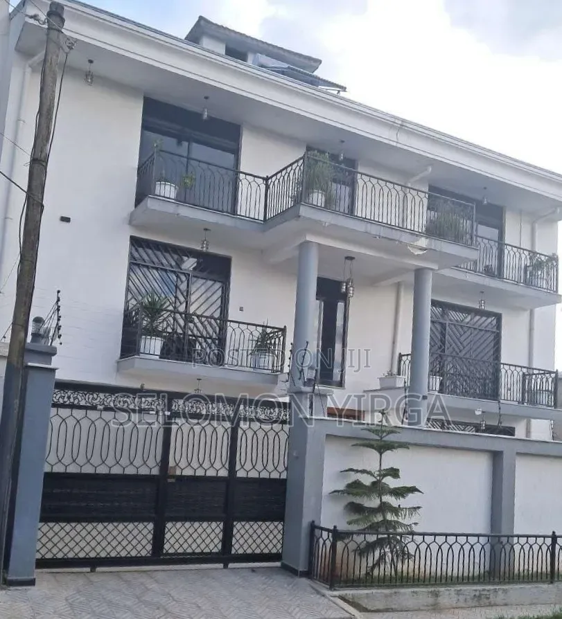 9bdrm House in Adis Ababa, Bole for sale