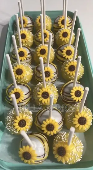 Cake Pops and Chocolate Covered Strawberries for New Year