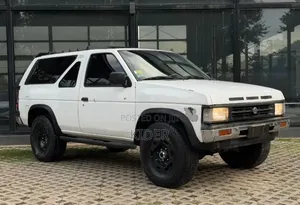 Nissan Pathfinder 1987 White