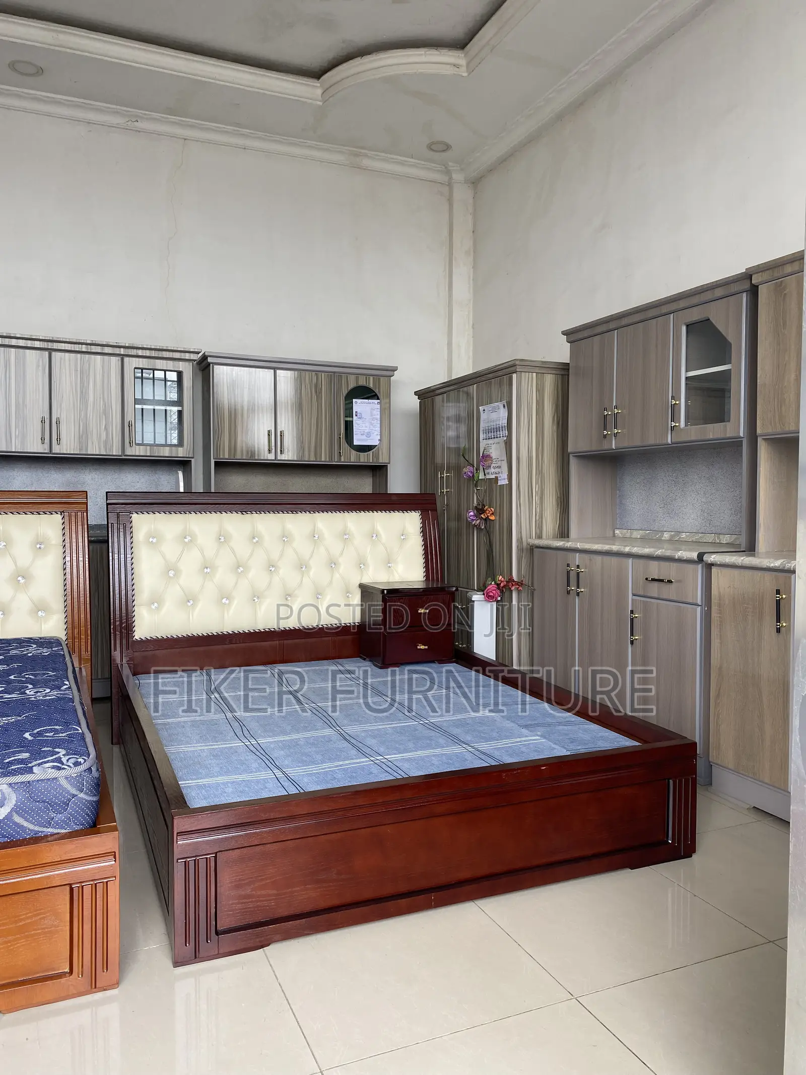 Bed (ኦክ 1.50 አልጋ)