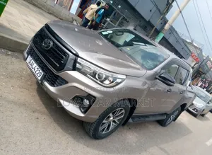 Toyota Hilux 2020 Gray