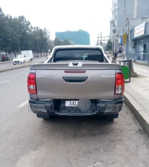 Toyota Hilux 2020 Gray