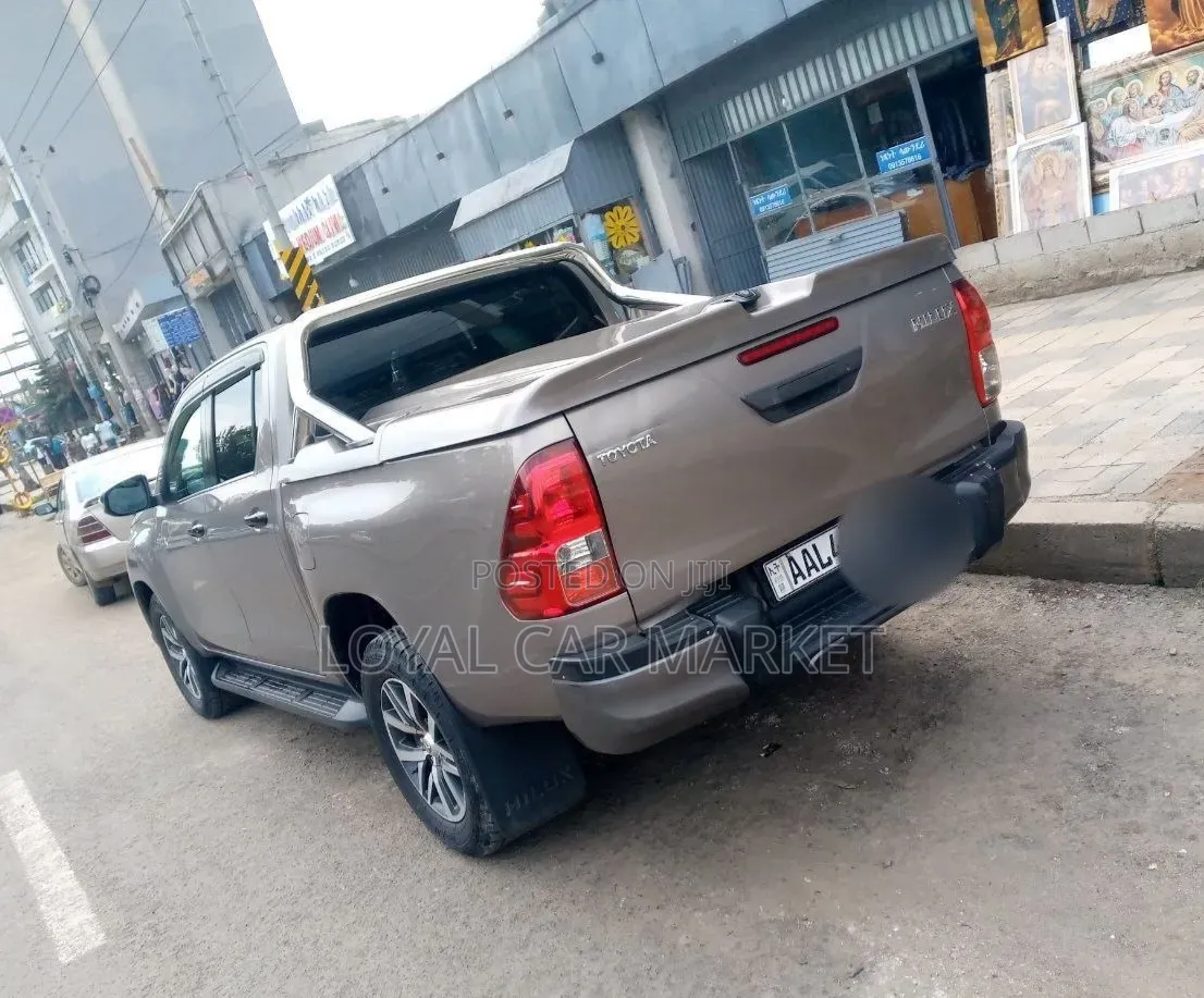 Toyota Hilux 2020 Gray