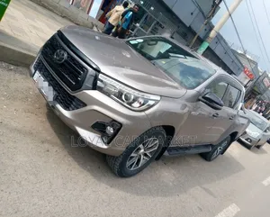 Toyota Hilux 2020 Gray