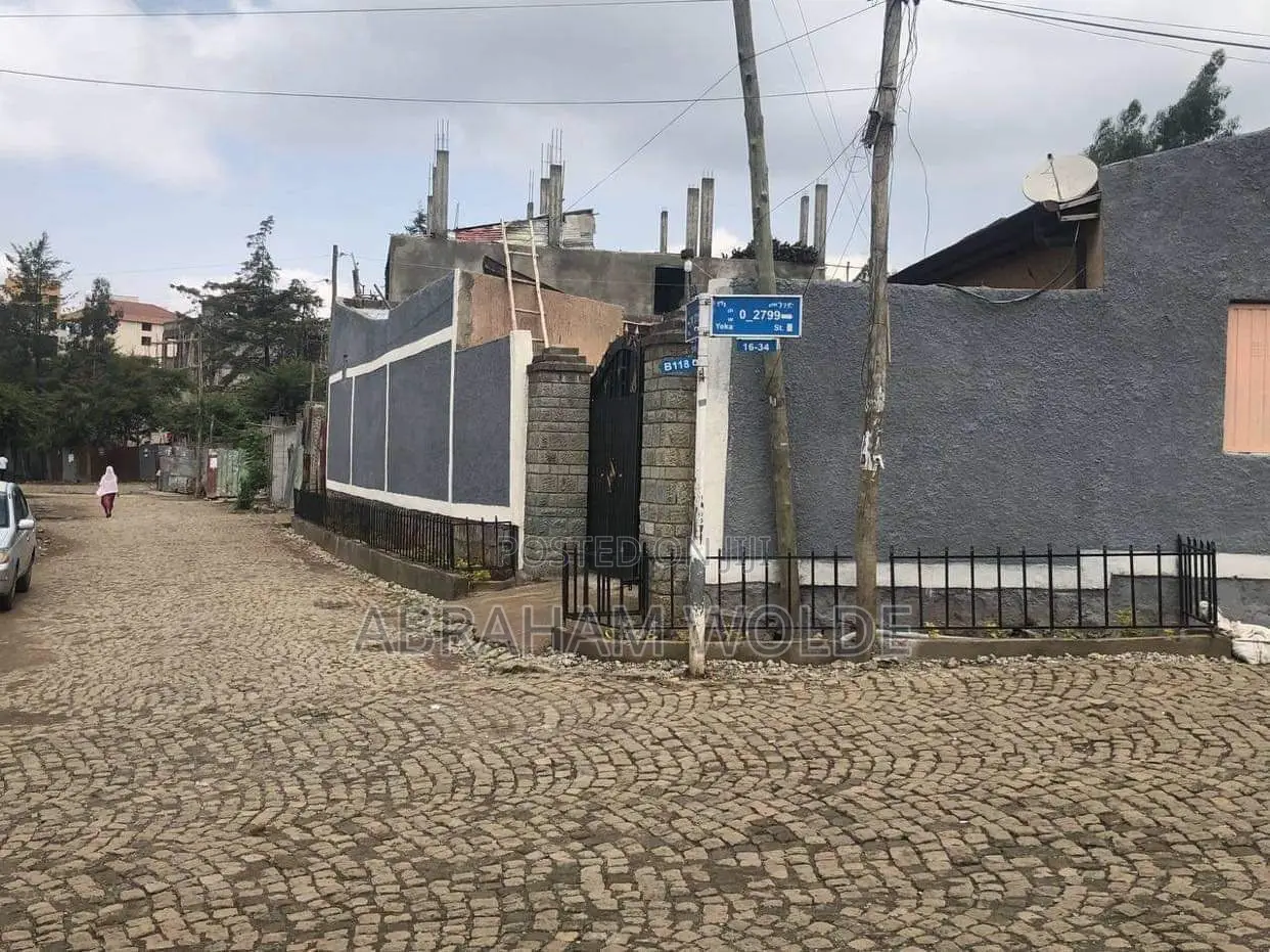 Furnished 4bdrm Villa in የግል መኖሪያ, Yeka for sale
