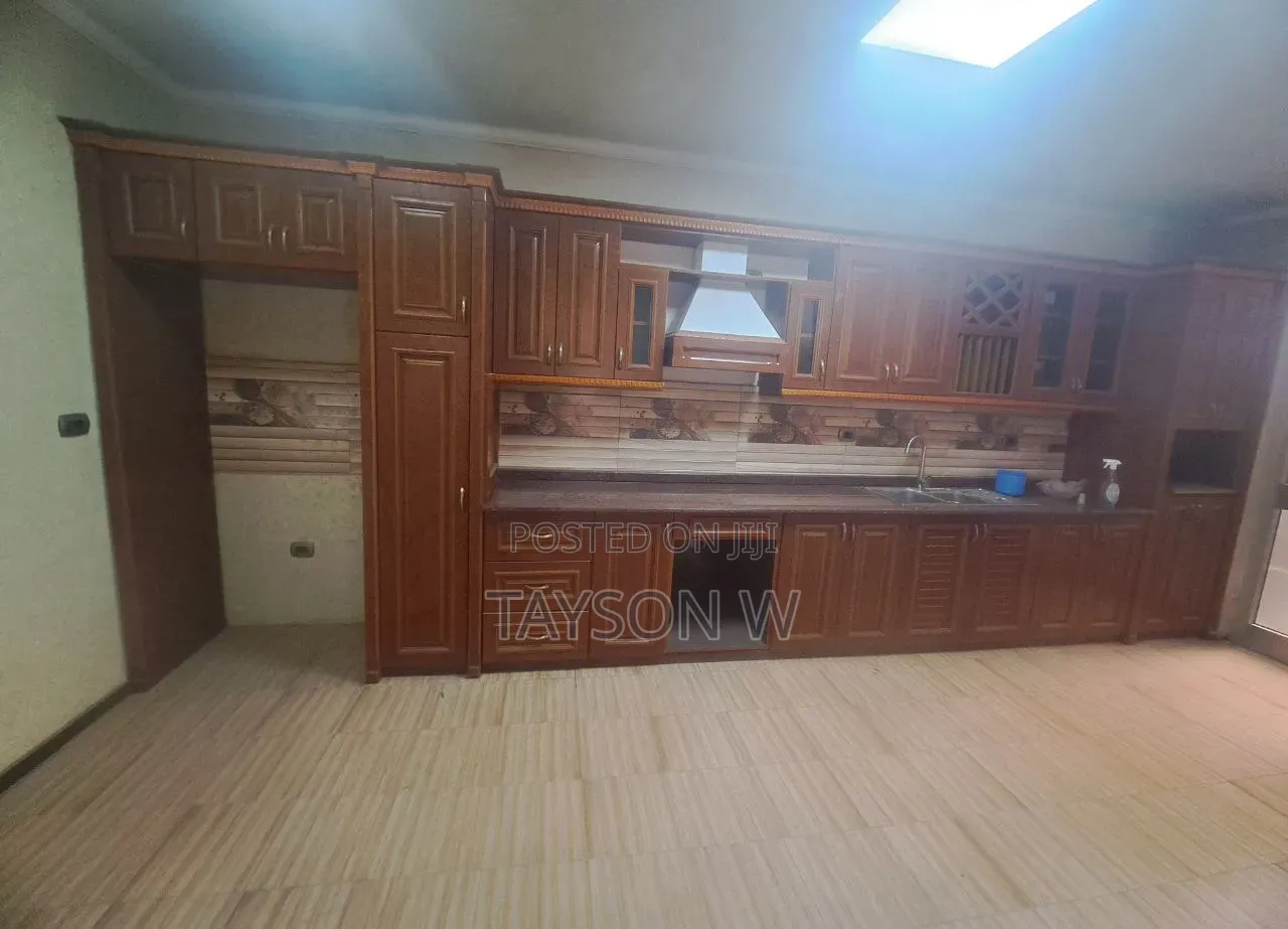 7bdrm House in Addis Ababa Ayat, Bole for sale