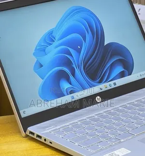 New Laptop HP Pavilion 14 8GB Intel Core i5 SSD 512GB