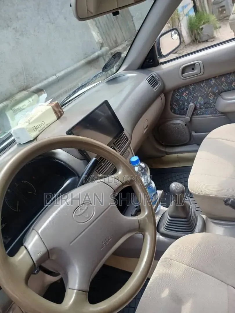Hyundai H200 2014 White