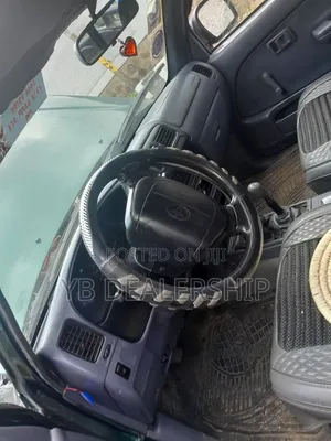 Toyota Hilux 2000 Green