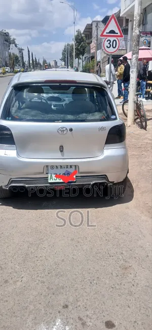 Toyota Vitz 2001 Silver