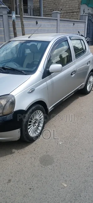 Toyota Vitz 2001 Silver