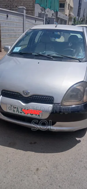 Toyota Vitz 2001 Silver