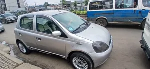 Toyota Vitz 2001 Silver