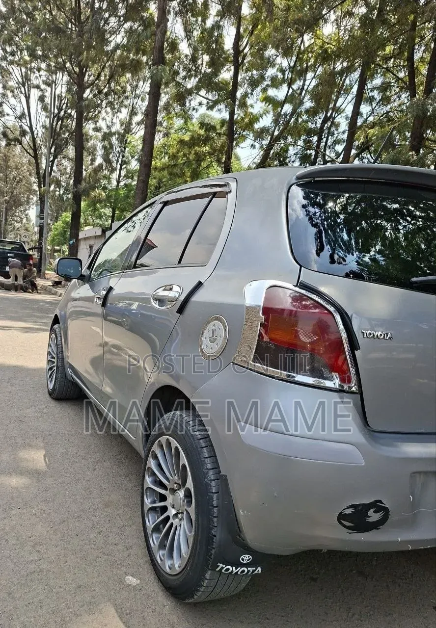 Toyota Yaris 2008 Gray