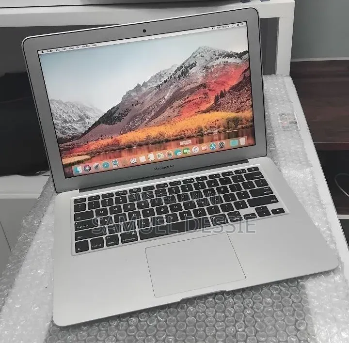 New Laptop Apple MacBook Air 2017 8GB Intel Core i5 SSD 128GB