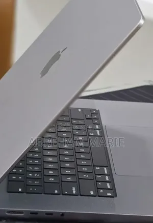 New Laptop Apple MacBook Pro 2023 M2 16GB Apple M2 SSD 512GB