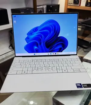 New Laptop Dell XPS 13 16GB Intel Core Ultra 7 SSD 512GB