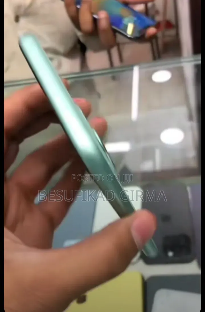 New Apple iPhone 11 64 GB
