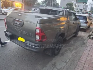 Toyota Hilux 2022 Gray