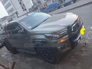 Toyota Hilux 2022 Gray