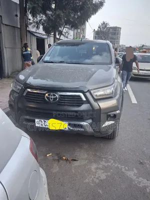 Toyota Hilux 2022 Gray