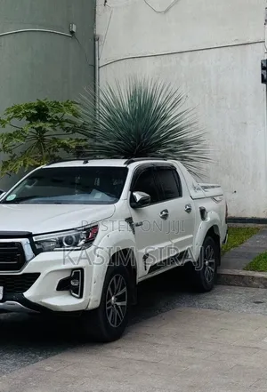 Toyota Hilux 2018 White