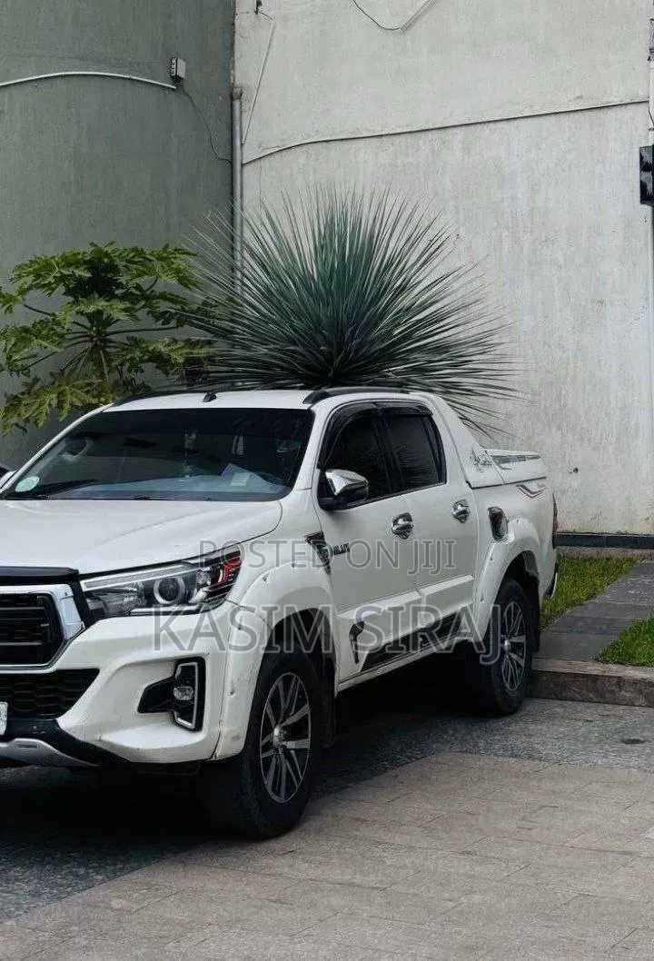 Toyota Hilux 2018 White