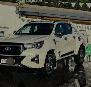 Toyota Hilux 2018 White
