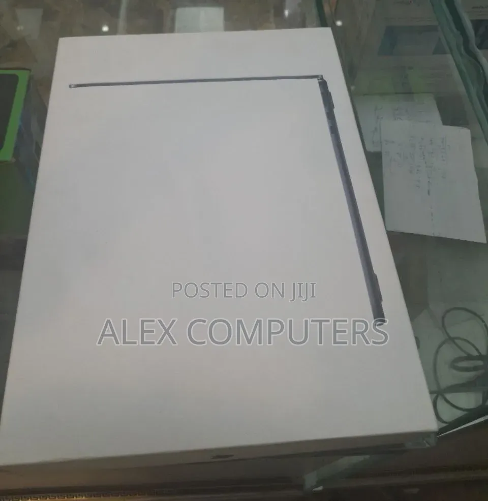 New Laptop Apple MacBook 16GB Apple M5 SSD 512GB