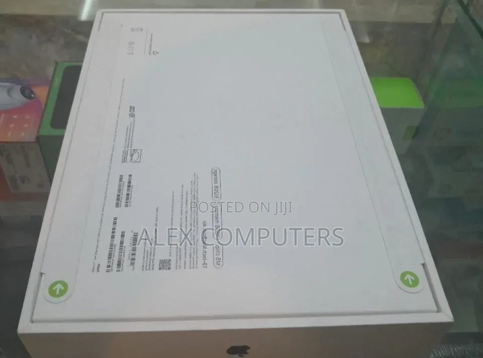 New Laptop Apple MacBook 16GB Apple M5 SSD 512GB