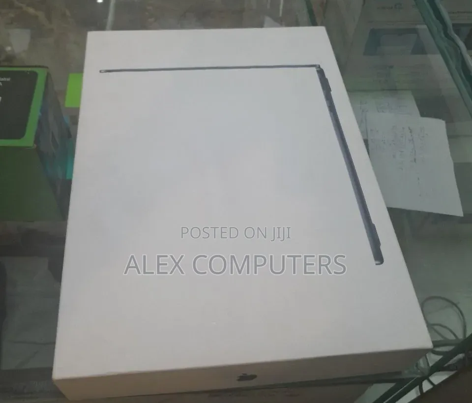 New Laptop Apple MacBook 16GB Apple M5 SSD 512GB