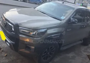 Toyota Hilux 2022 Gray