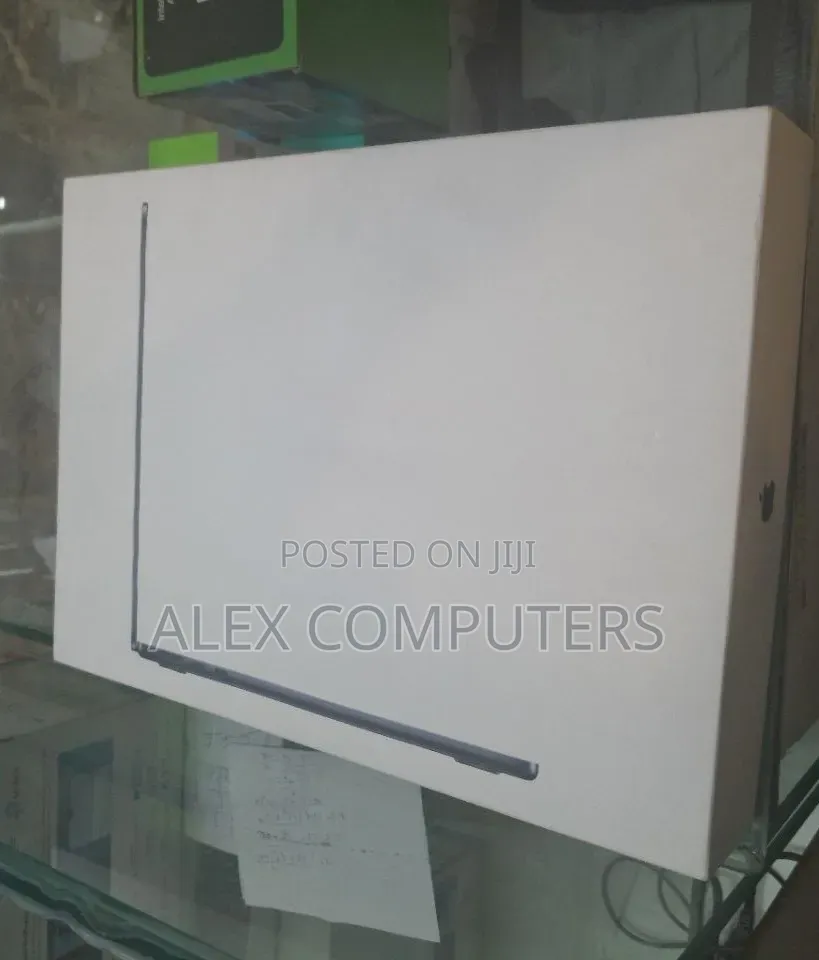 New Laptop Apple MacBook 16GB Apple M5 SSD 512GB