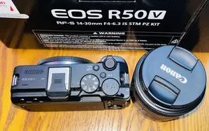 Canon R50 V
