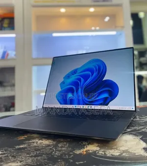 New Laptop Dell 16GB Intel Core i7 SSD 512GB