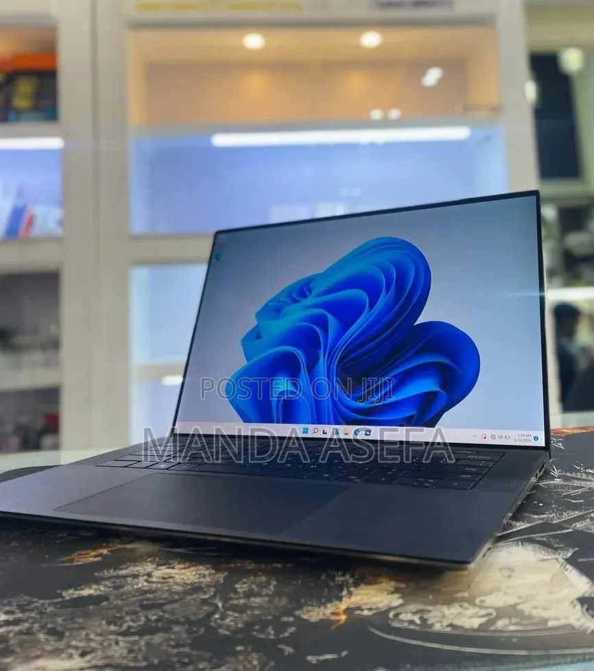New Laptop Dell 16GB Intel Core i7 SSD 512GB